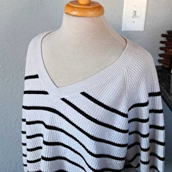 Black & White Striped Sweater | Size L - Picture 2 of 5